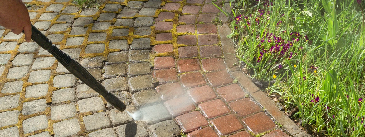Mycie kostki brukowej